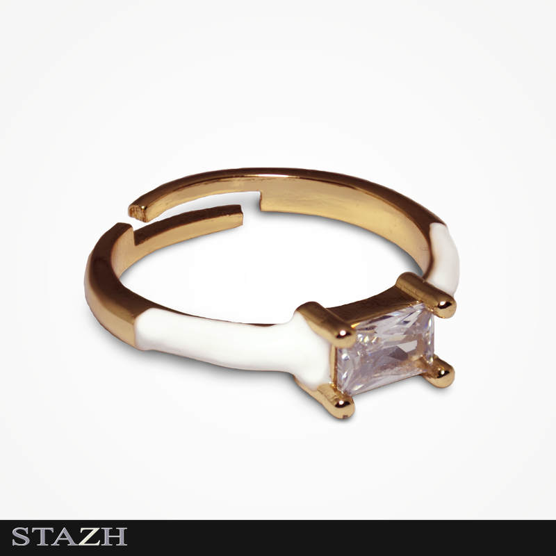 Cubic zirconia-ring