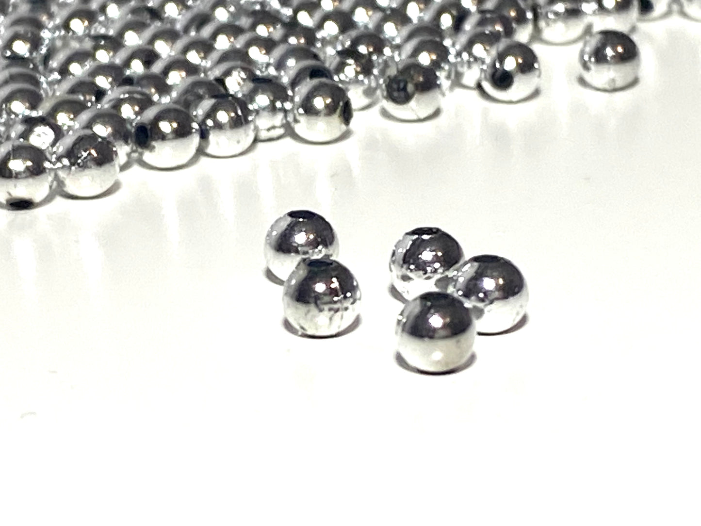 Plastpärlor silver 4.5mm